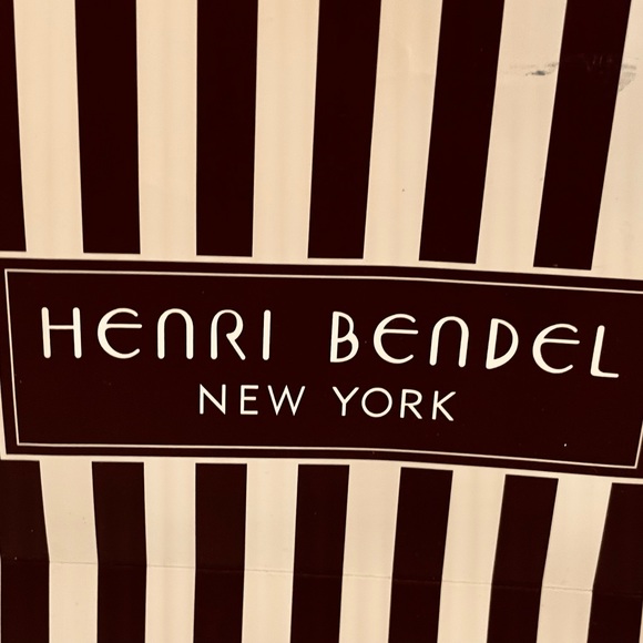 NWOT 🌷🎀💯Henri Bendel Ring Box, Signature Original Dust-bag & Shopping  Bag💕 - Picture 13 of 14